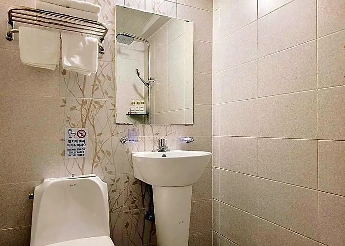 Peanut Hostel *